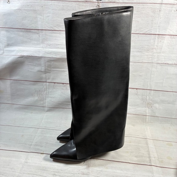 Urban Revivo Shoes - Urban Revivo Foldover Shark Lock Boots Womens 7.5 Black UIAS40006 NWOT